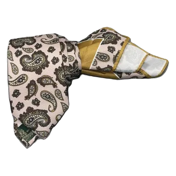 Corbata beige claro con cachemir en verdes. Pañuelo en pistacho con detalle de cachemir.