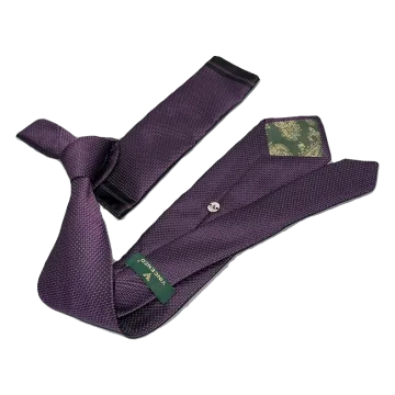 Corbata morada con punto gris. Pañuelo a juego con ribete negro.